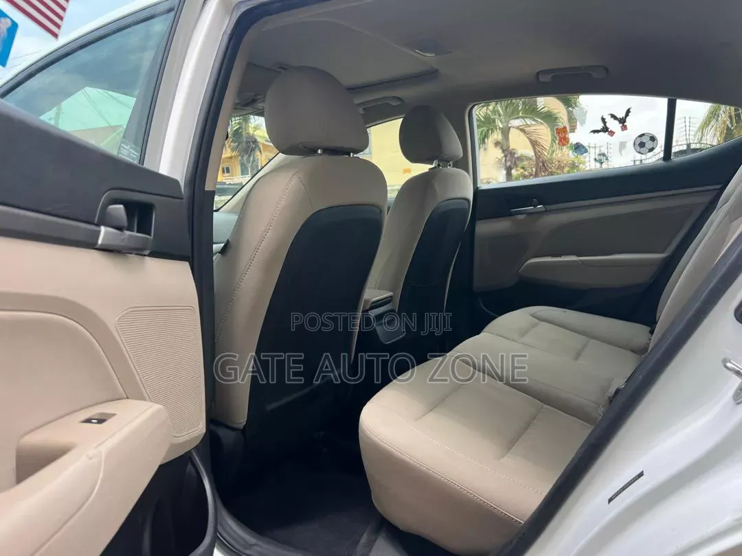Hyundai Elantra 2018 White