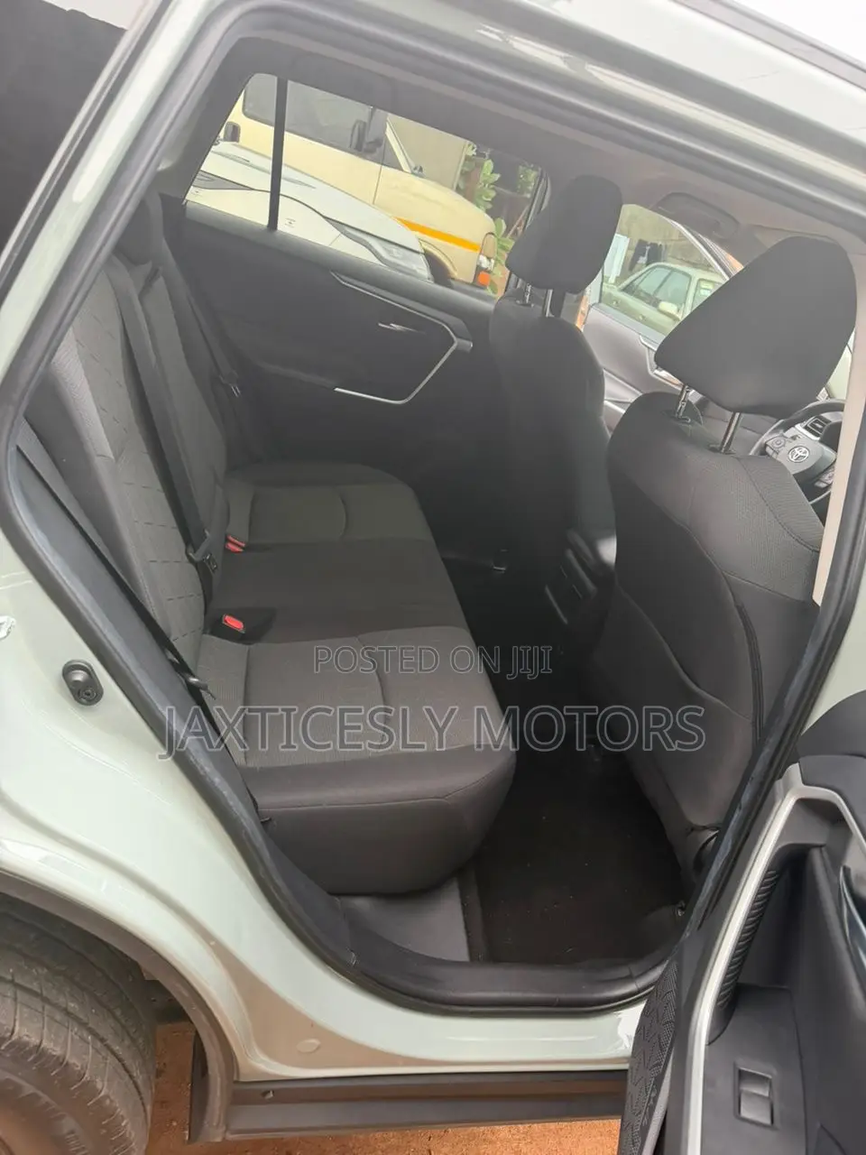 Toyota RAV4 XLE AWD 2020 Green