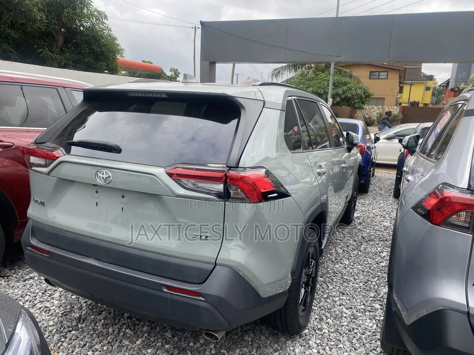 Toyota RAV4 XLE AWD 2020 Green