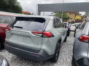 Toyota RAV4 XLE AWD 2020 Green