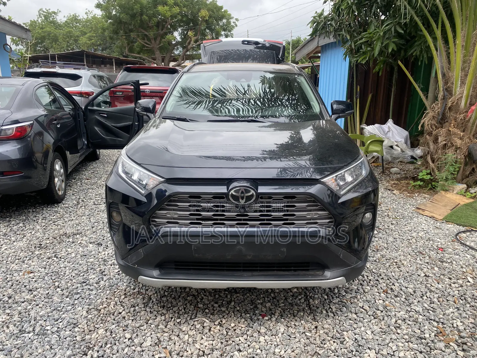 Toyota RAV4 Limited 2021 Blue
