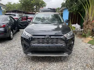 Toyota RAV4 Limited 2021 Blue