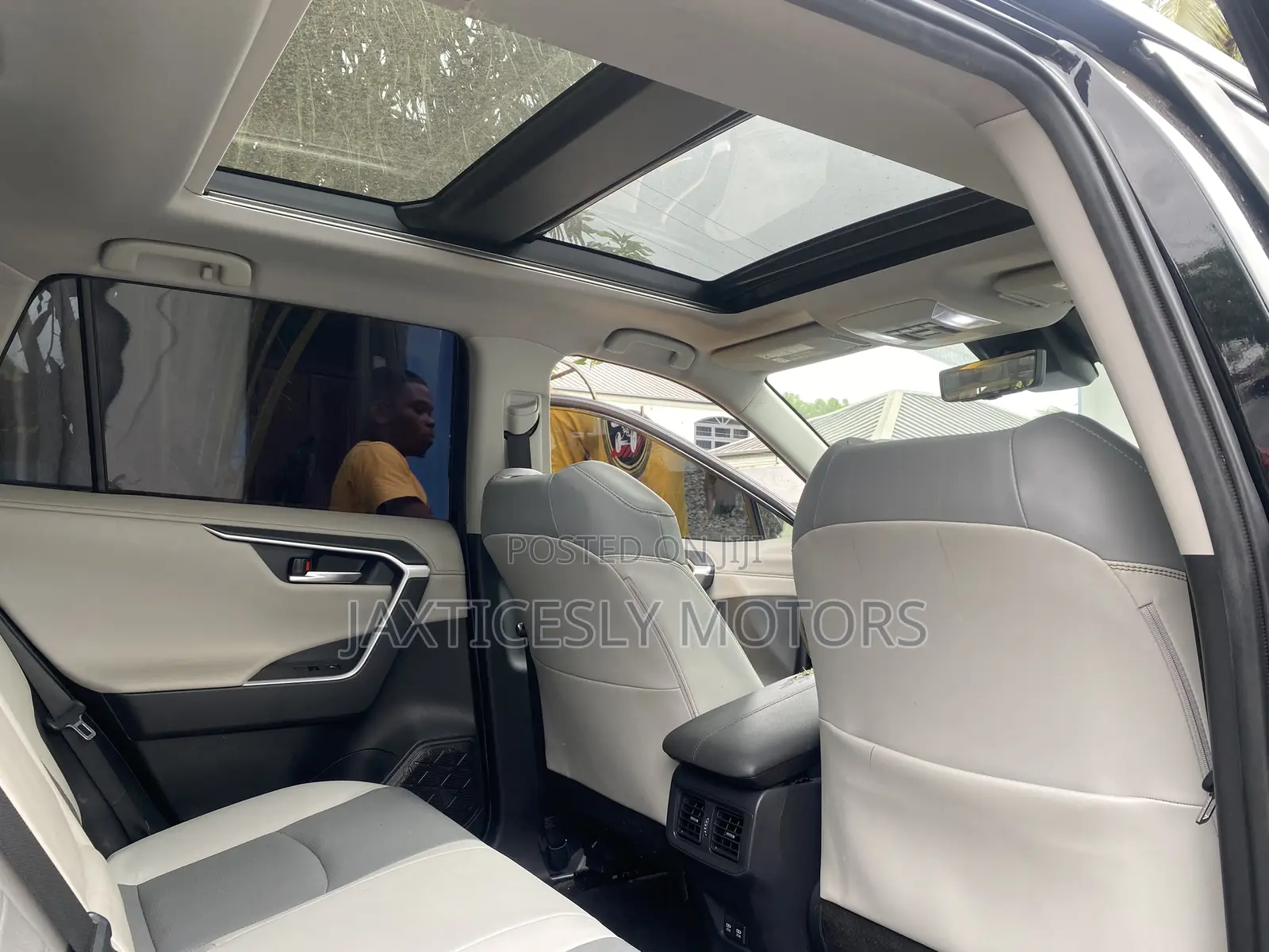 Toyota RAV4 Limited 2021 Blue