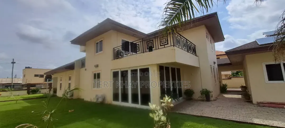 7bdrm Mansion in Sakumono for sale
