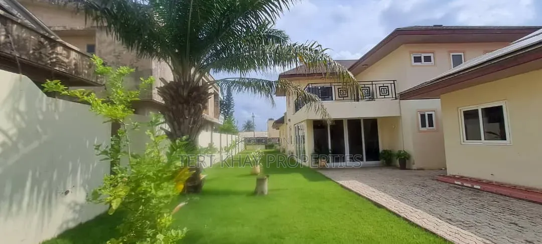 7bdrm Mansion in Sakumono for sale