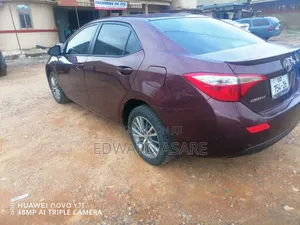 Toyota Corolla 2015 Maroon