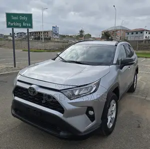 Toyota RAV4 XLE 2021
