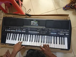 Keyboard: Psr-sx600 Yamaha Keyboard