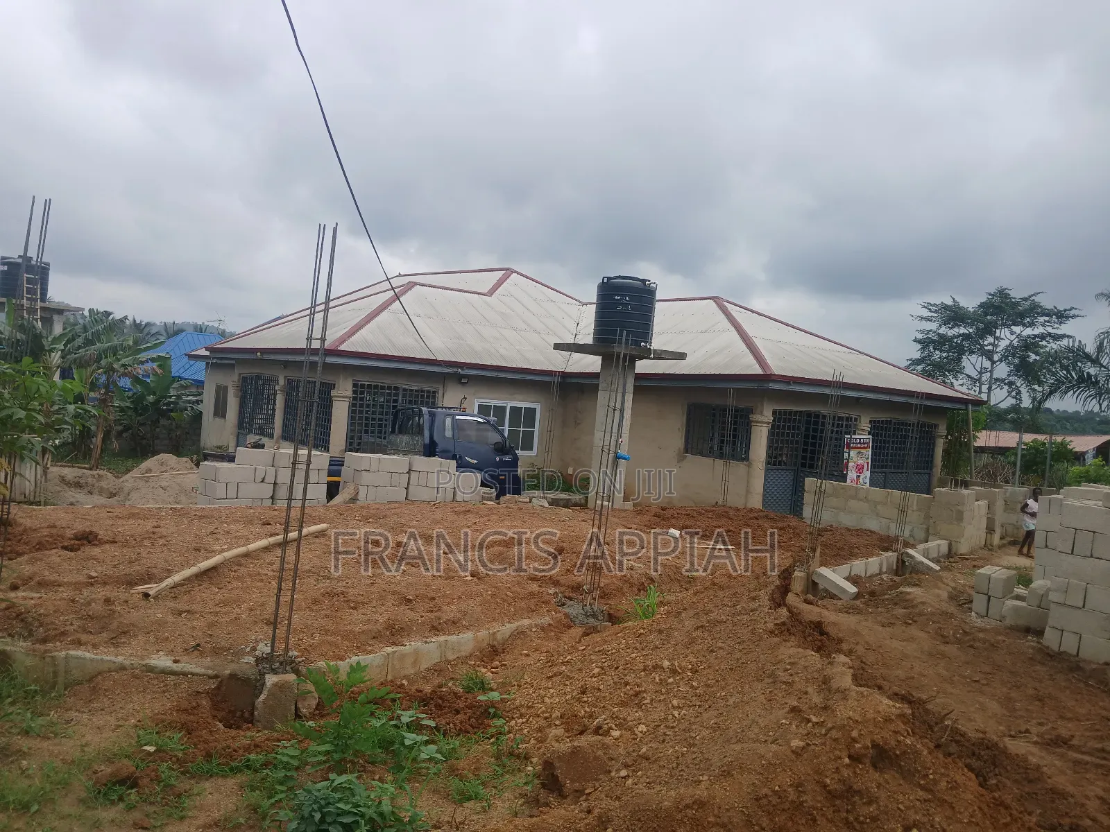 4bdrm House in Owner, Nsawam Adoagyiri Municipal for sale