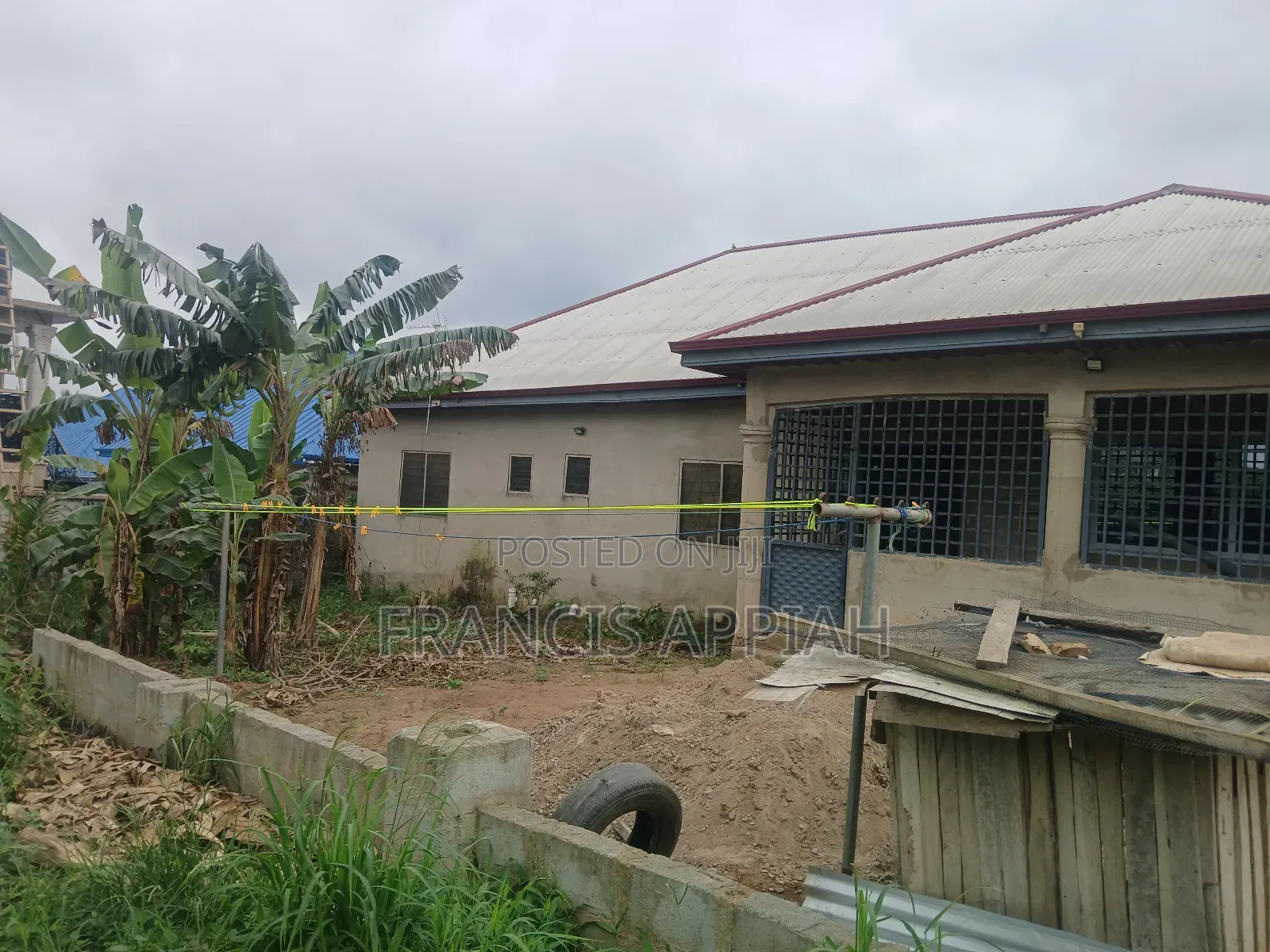 4bdrm House in Owner, Nsawam Adoagyiri Municipal for sale