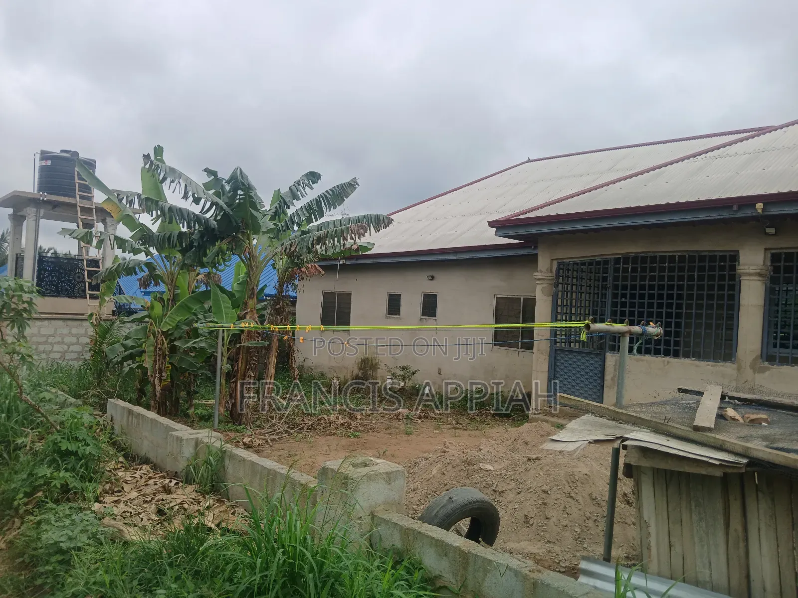 4bdrm House in Owner, Nsawam Adoagyiri Municipal for sale