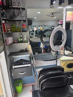 Barbershop/Salon. Entire Things For Sale While Shop Is For Rent.