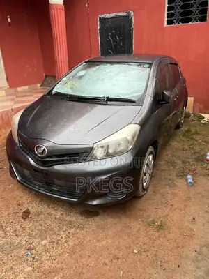 Toyota Vitz 1.0 FWD 3dr 2013 Gray