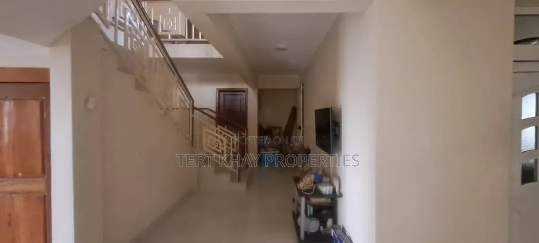 7bdrm Mansion in Sakumono for sale