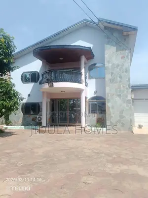 8bdrm Mansion in Adenta Frafraha for rent