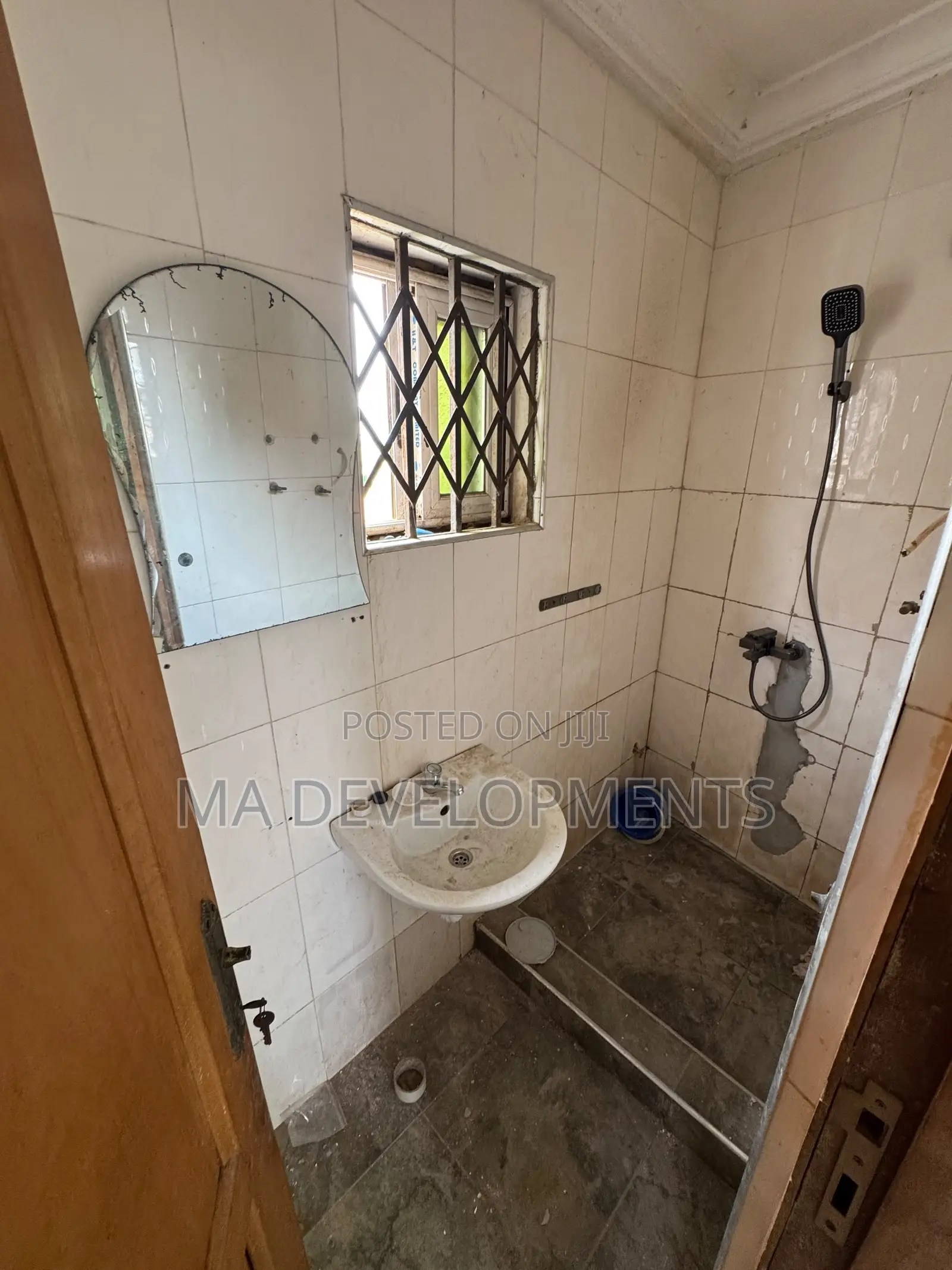 1bdrm Apartment in Madev Realty, Ofankor for rent