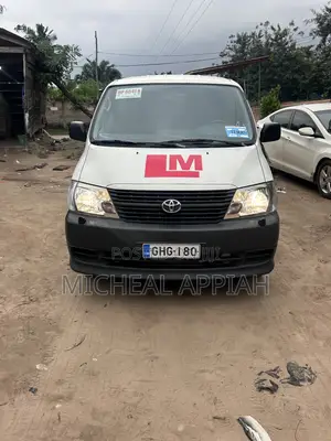 Toyota HiAce 2007 White