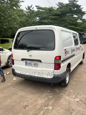 Toyota HiAce 2007 White