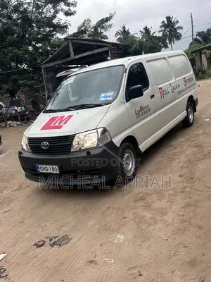 Toyota HiAce 2007 White