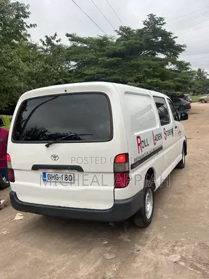Toyota HiAce 2007 White