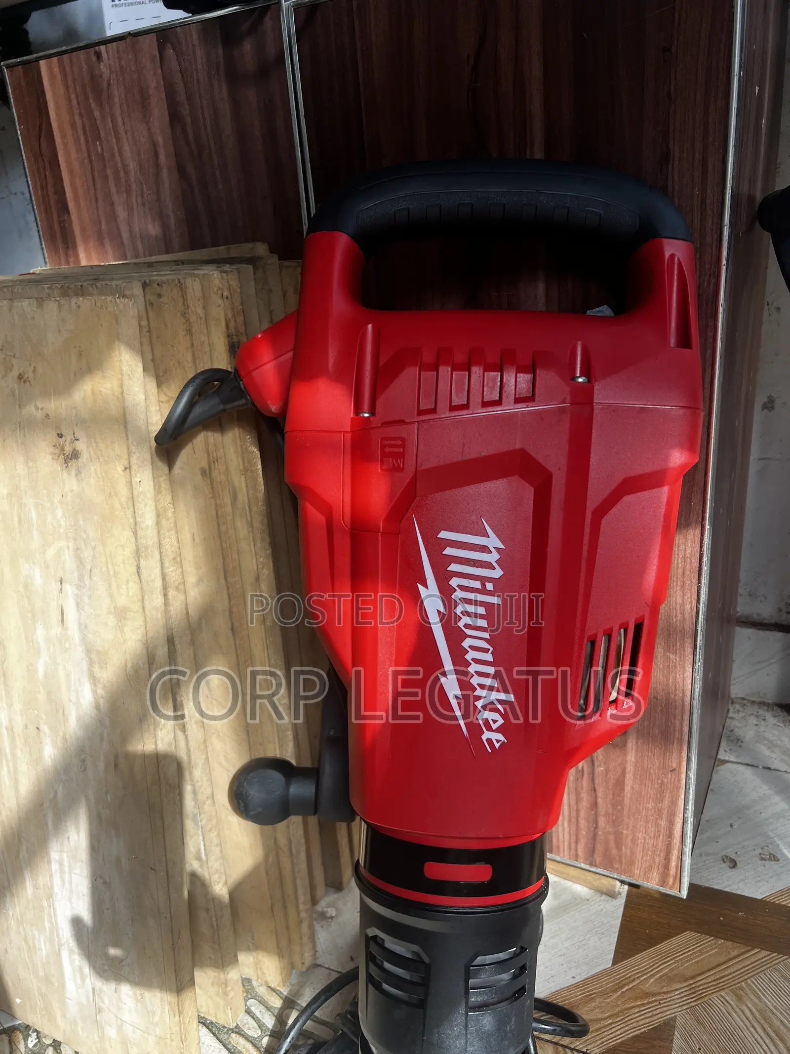 Milwaukee Demolishing Breaker