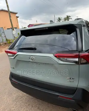 Toyota RAV4 XLE AWD 2020 Gray