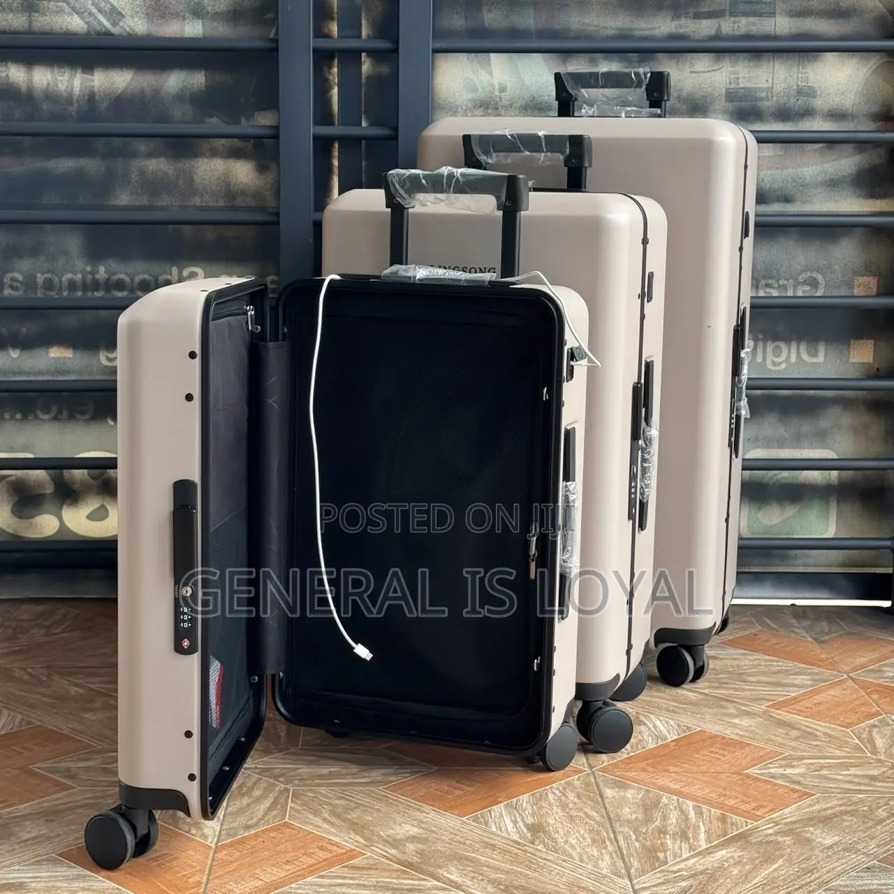 Three Set Traveling Suitcases With Charging Port