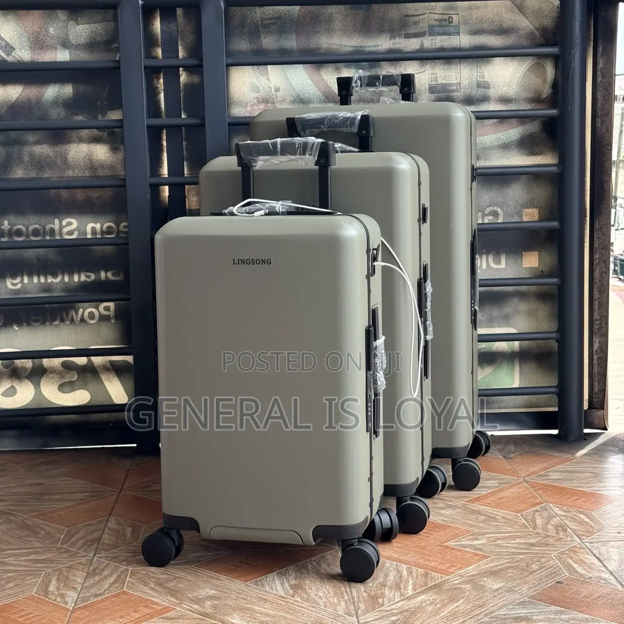 Three Set Traveling Suitcases With Charging Port