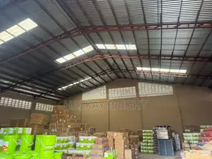 700 SQM Warehouse With 3 Unit 2 Bedroom Apartment for Rent at Achimota