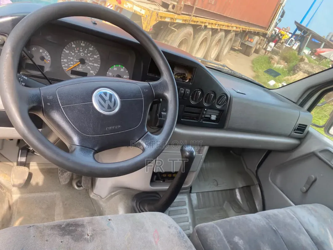 Volkswagen Transporter 2010 Silver