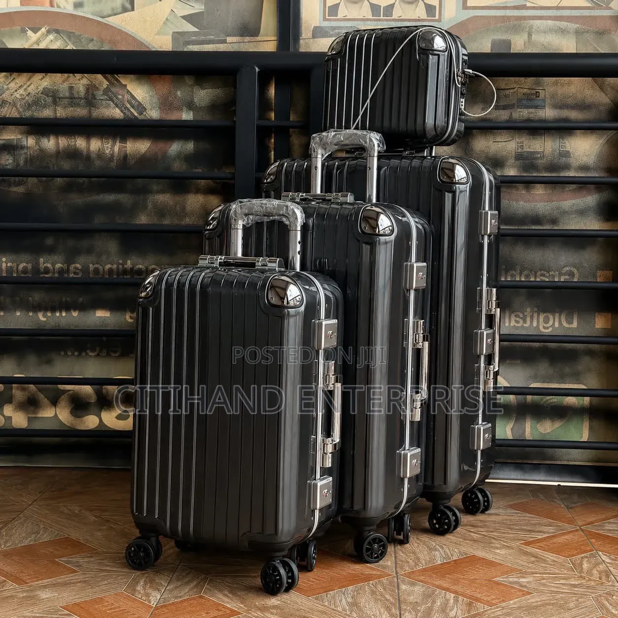 Beautiful Travelling Luggage Bags