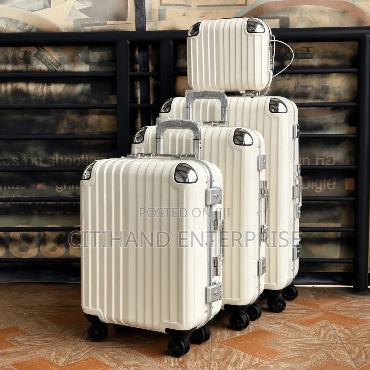 Beautiful Travelling Luggage Bags