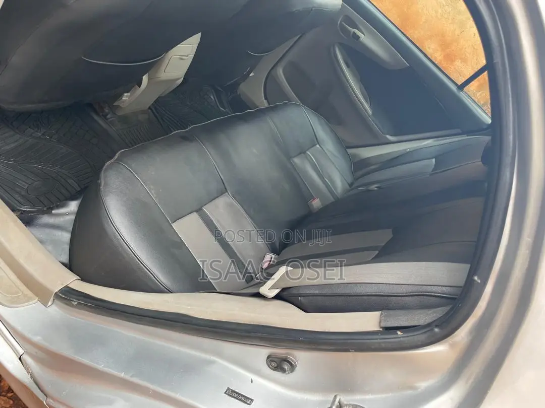 Toyota Corolla 2012 Silver