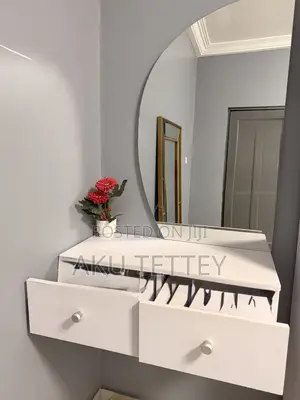 Dresser With Mirror