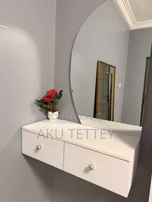 Dresser With Mirror