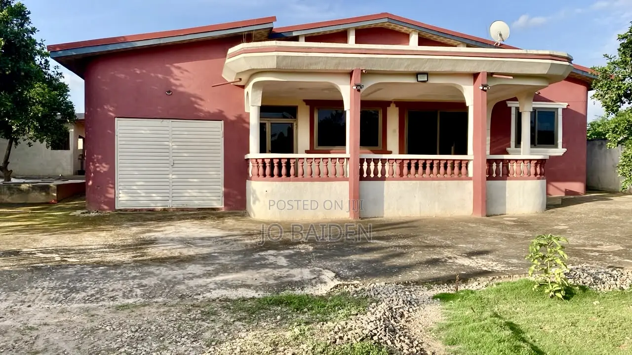 8bdrm House in Besease, Ejisu-Juaben Municipal for sale