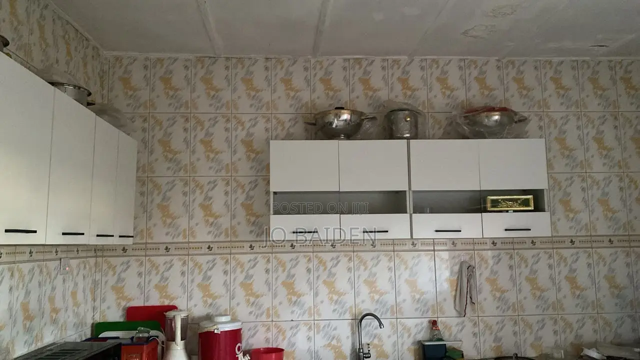 8bdrm House in Besease, Ejisu-Juaben Municipal for sale