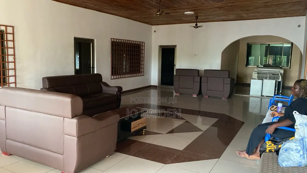 8bdrm House in Besease, Ejisu-Juaben Municipal for sale