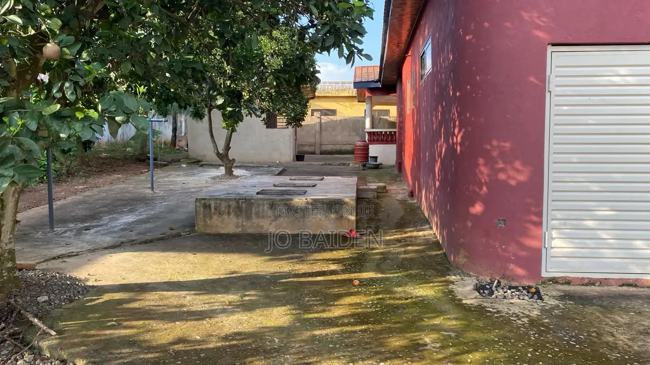 8bdrm House in Besease, Ejisu-Juaben Municipal for sale