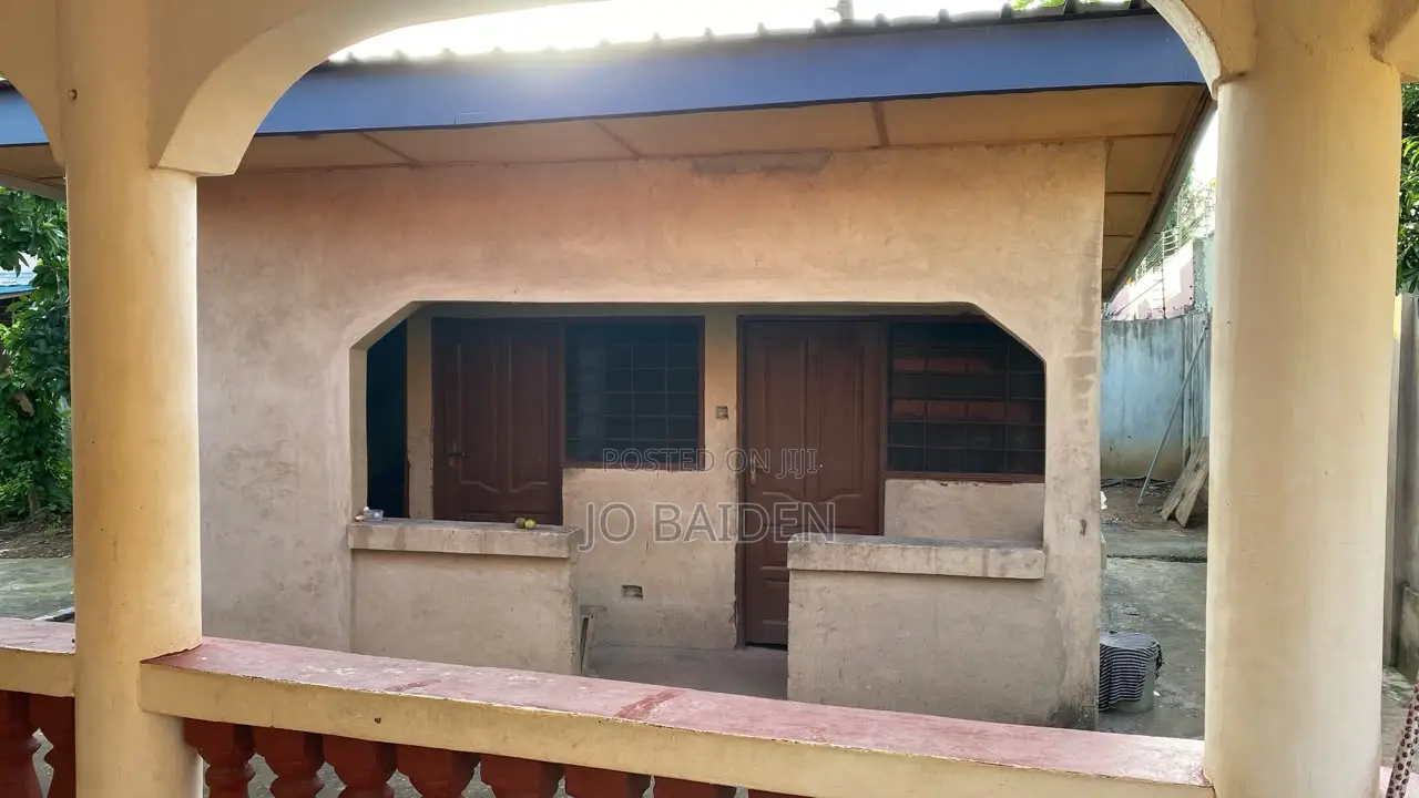 8bdrm House in Besease, Ejisu-Juaben Municipal for sale