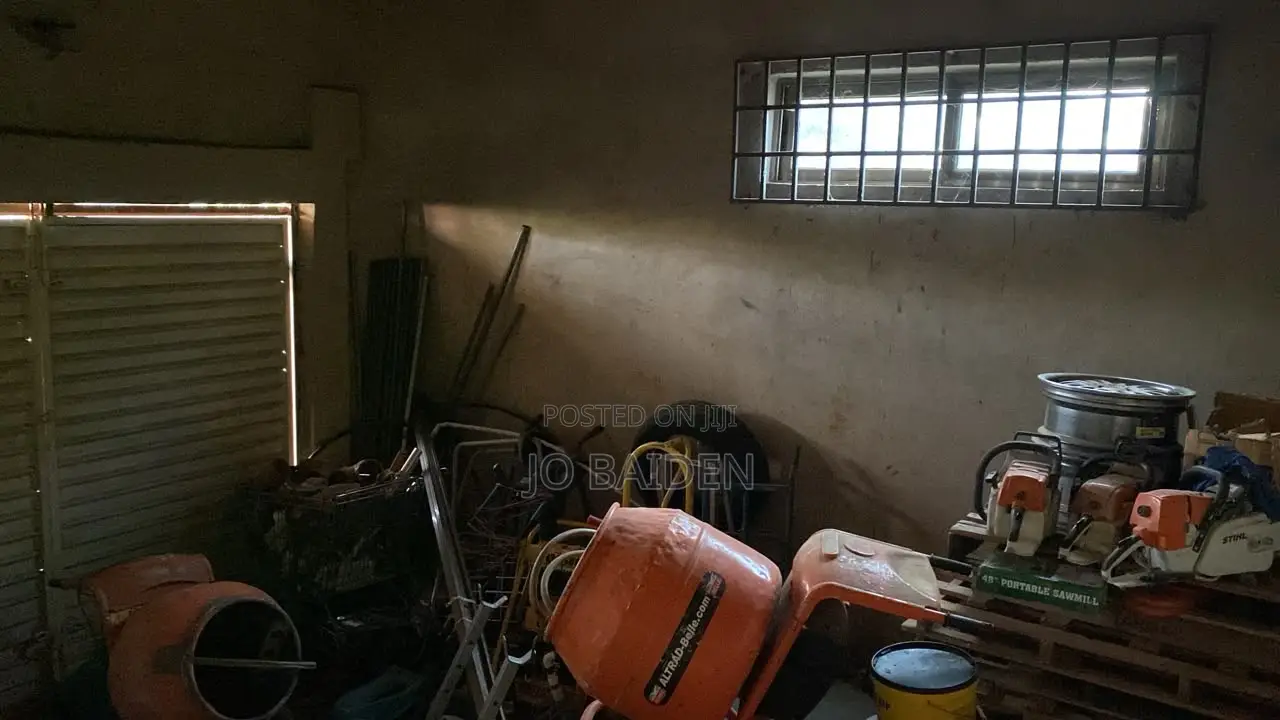 8bdrm House in Besease, Ejisu-Juaben Municipal for sale