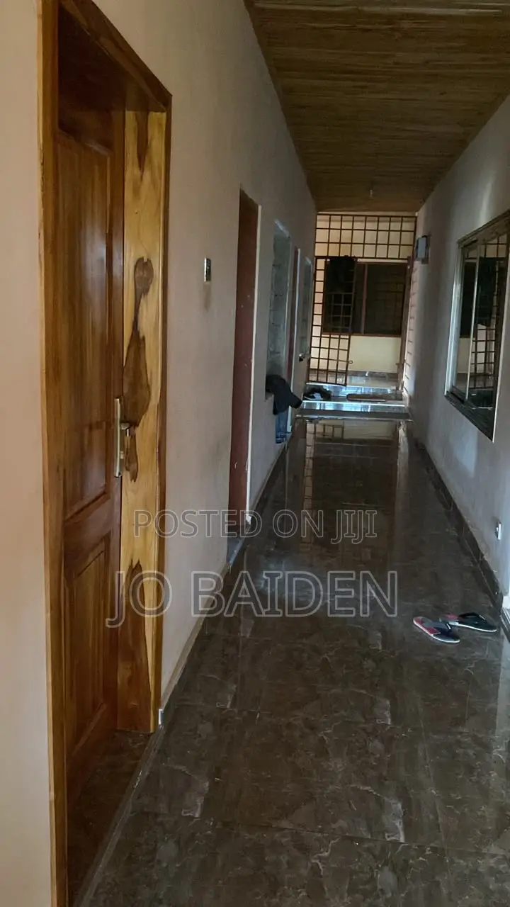 8bdrm House in Besease, Ejisu-Juaben Municipal for sale