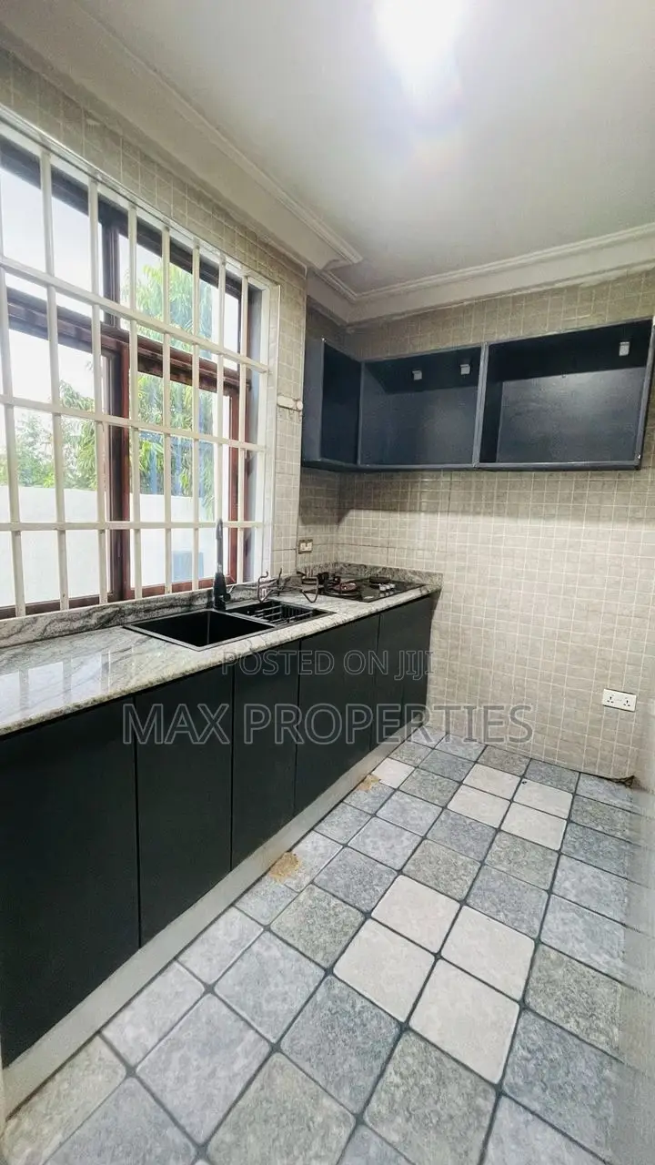 Furnished 6bdrm House in Pokuase for sale