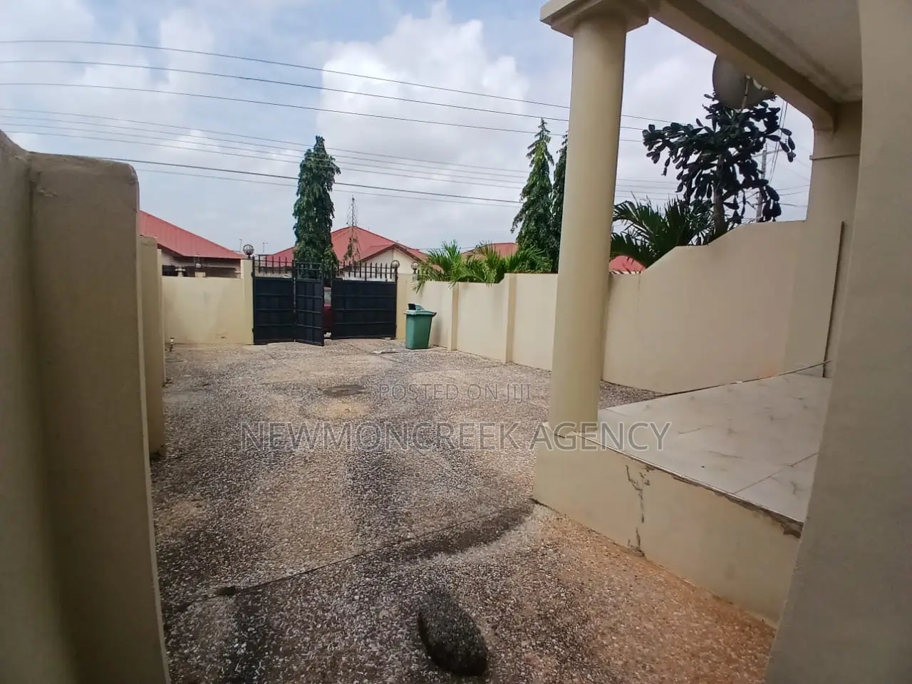 3bdrm Duplex in Abokobi Estate, Pentecost for sale
