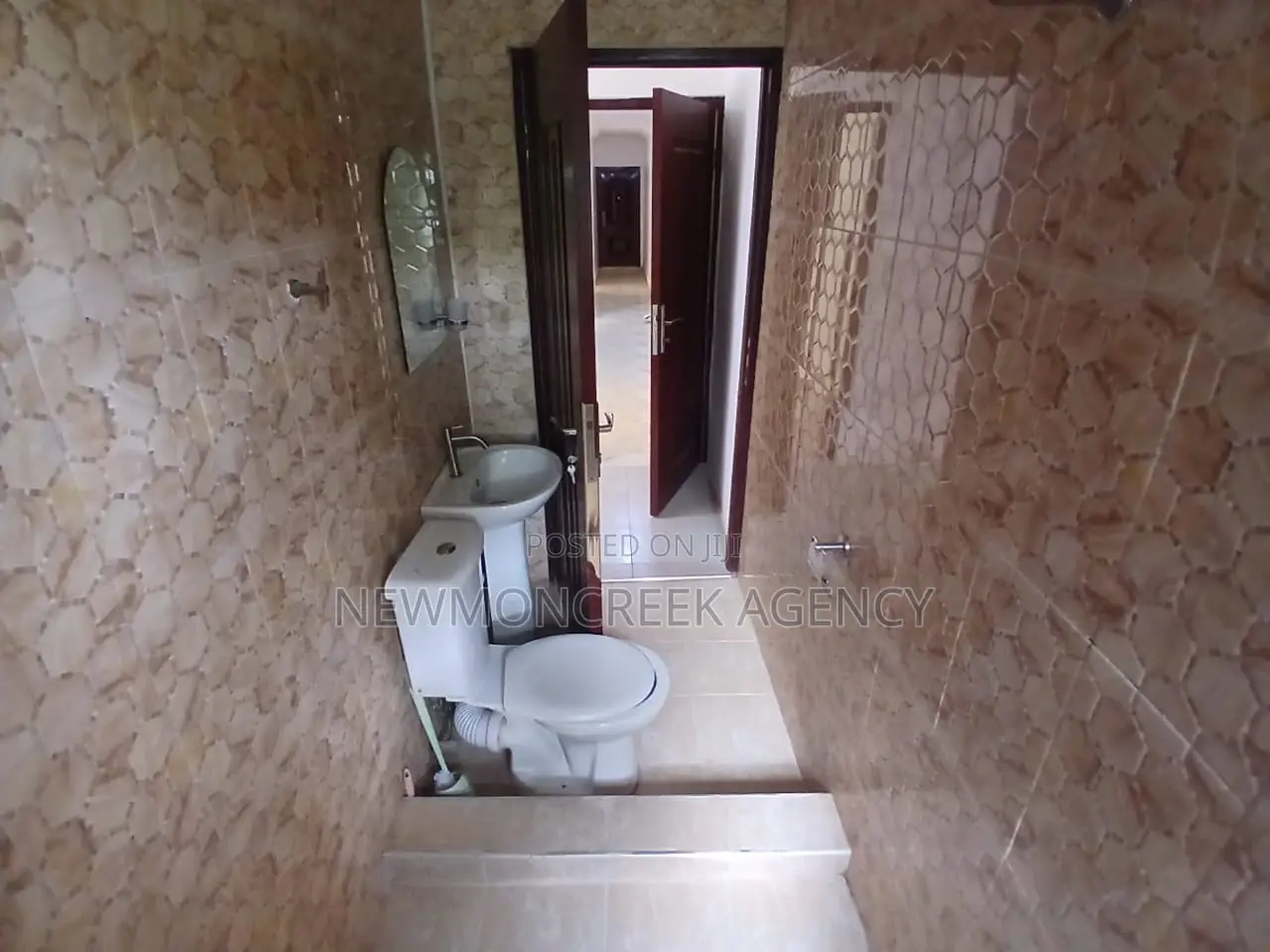 3bdrm Duplex in Abokobi Estate, Pentecost for sale