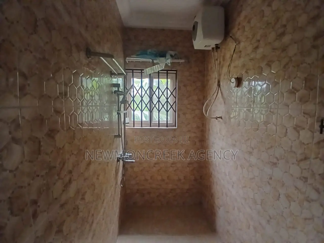 3bdrm Duplex in Abokobi Estate, Pentecost for sale