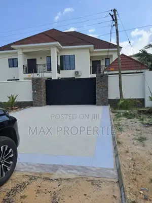 4bdrm House in Adjiriganor for sale