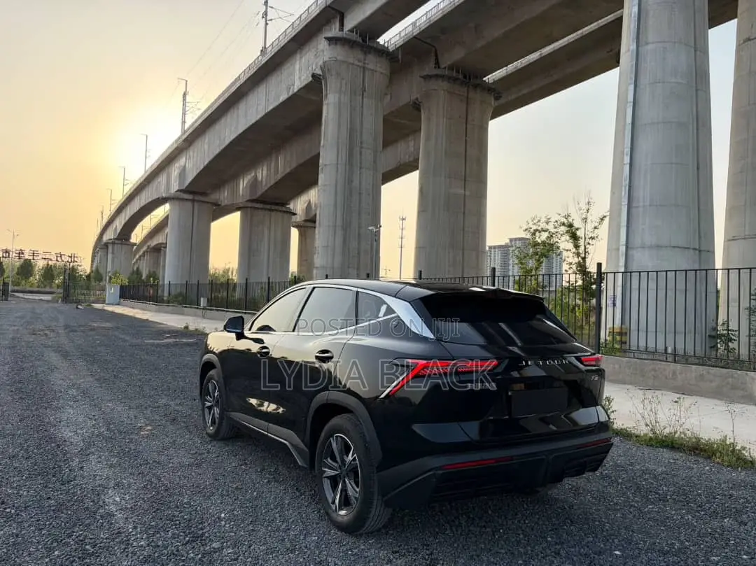 Jetour X70 Plus 1.5 5-Seater FWD 2022 Black