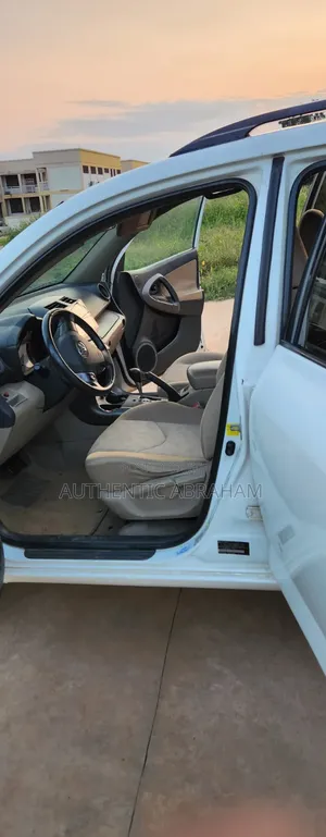 Toyota RAV4 2012 White