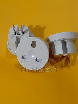 110 Volts American Input Plug to Universal Output Adapter.